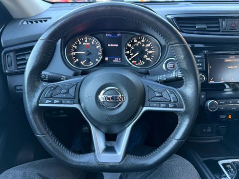 Used 2018 Nissan Rogue SV image 17