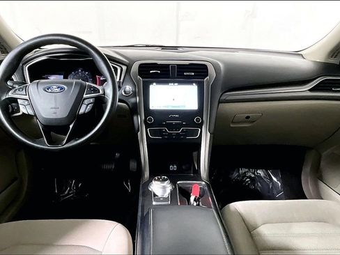 Used 2019 Ford Fusion SE image 15