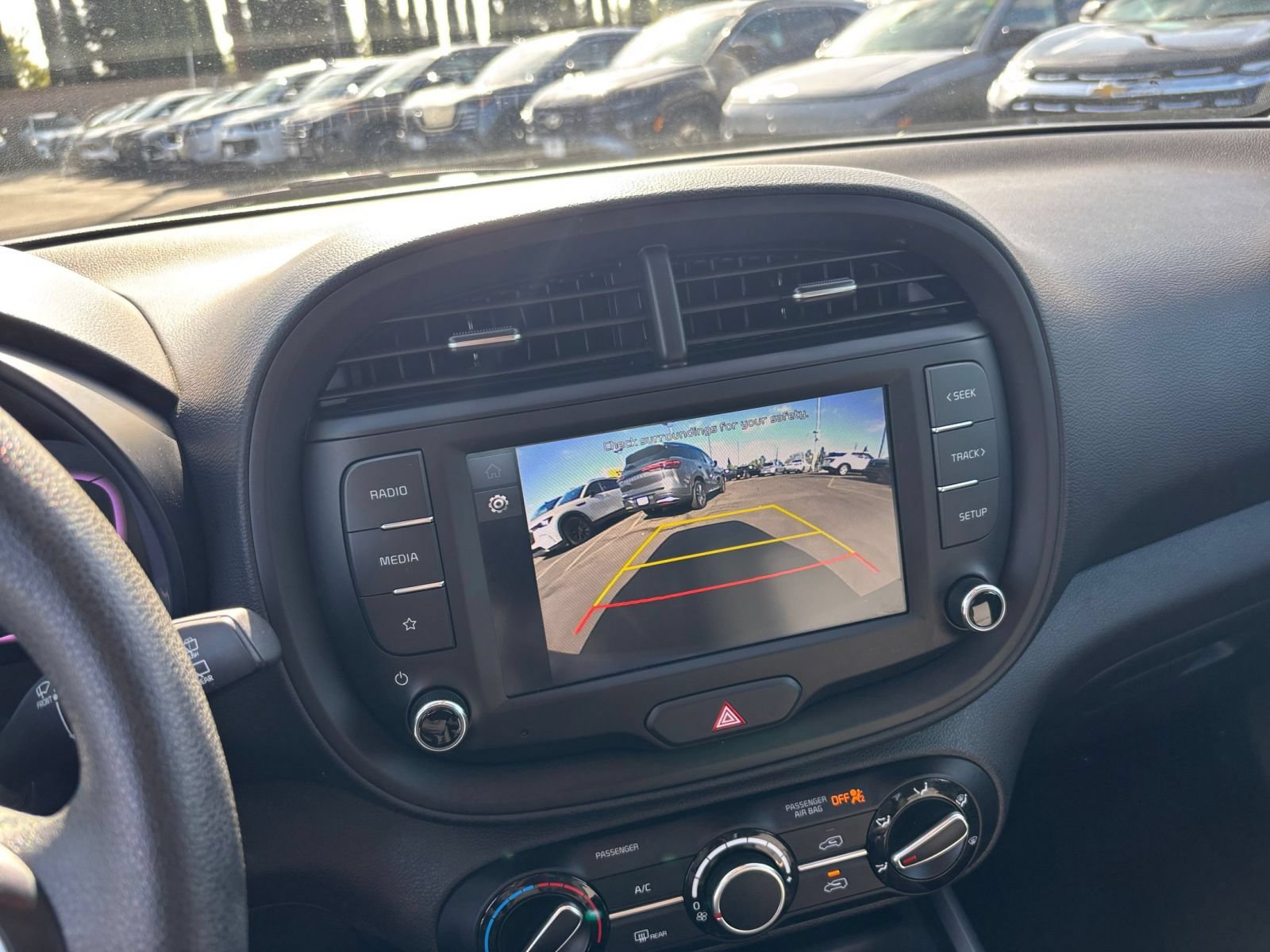 Used 2025 Kia Soul LX w/ LX Technology Package FWD image 21