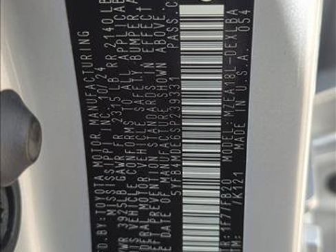 Certified 2025 Toyota Corolla LE image 28