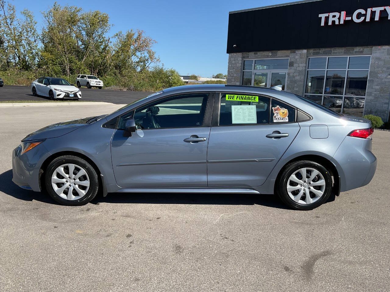 Used 2023 Toyota Corolla LE FWD image 3