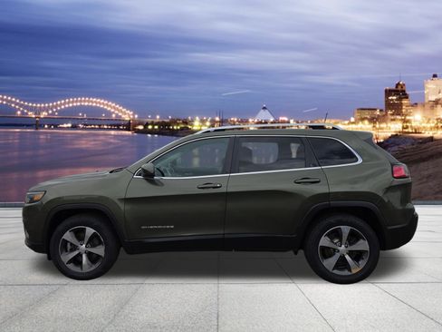 Used 2019 Jeep Cherokee Limited image 2