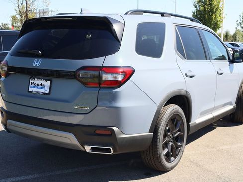 New 2025 Honda Pilot Touring image 6