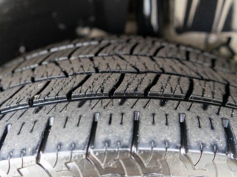 Used 2017 Ford Explorer XLT w/ Equipment Group 202A image 32