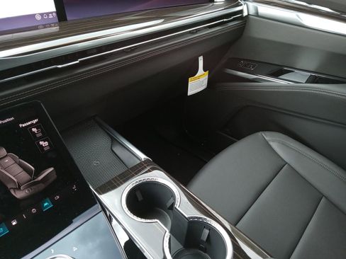 New 2026 Cadillac Escalade 4WD image 19