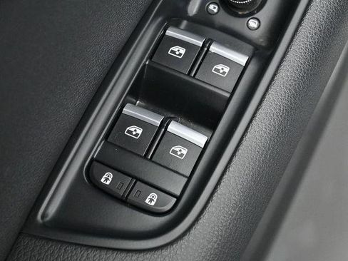 Used 2019 Audi Q8 Premium image 13