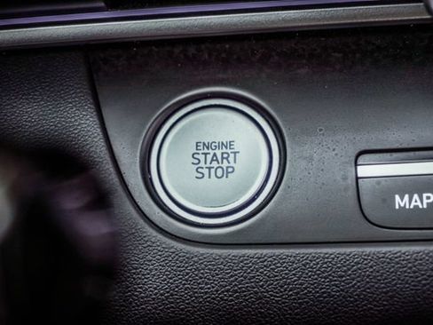 Used 2025 Hyundai Elantra Limited FWD image 25
