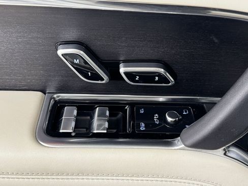 Used 2023 Land Rover Range Rover SE image 28