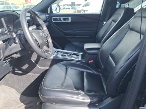 Used 2020 Ford Explorer XLT w/ Equipment Group 202A AWD/4WD image 12