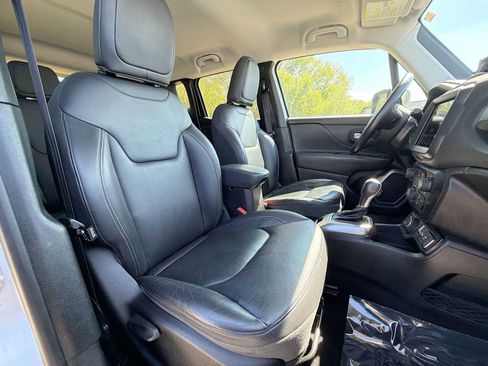 Used 2019 Jeep Renegade Limited w/ UConnect 8.4 Nav Group AWD/4WD image 18