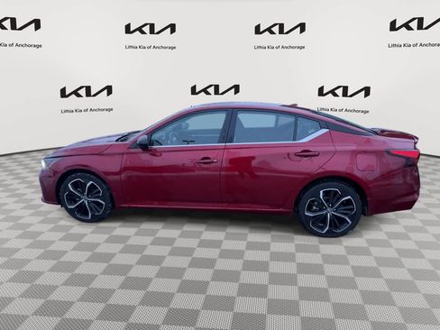 Used 2023 Nissan Altima 2.5 SR w/ SR Premium Package image 5