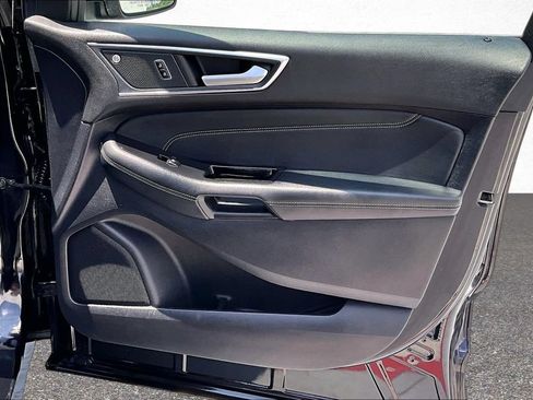 Used 2019 Ford Edge Titanium w/ Equipment Group 301A AWD/4WD image 28