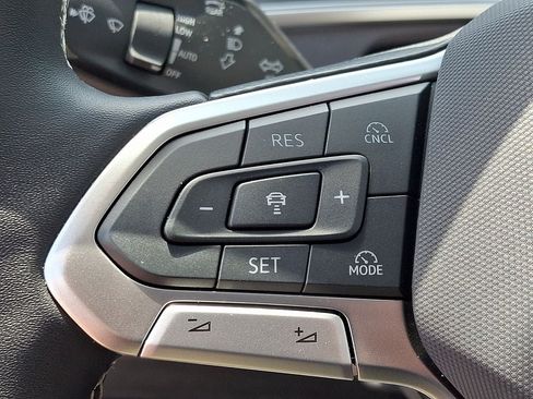 Used 2026 Volkswagen Tiguan SE w/ Panoramic Sunroof Package AWD/4WD image 21