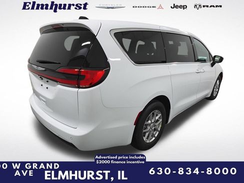 New 2026 Chrysler Pacifica Select image 6