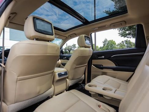 Used 2015 Toyota Highlander Limited Platinum AWD/4WD image 58