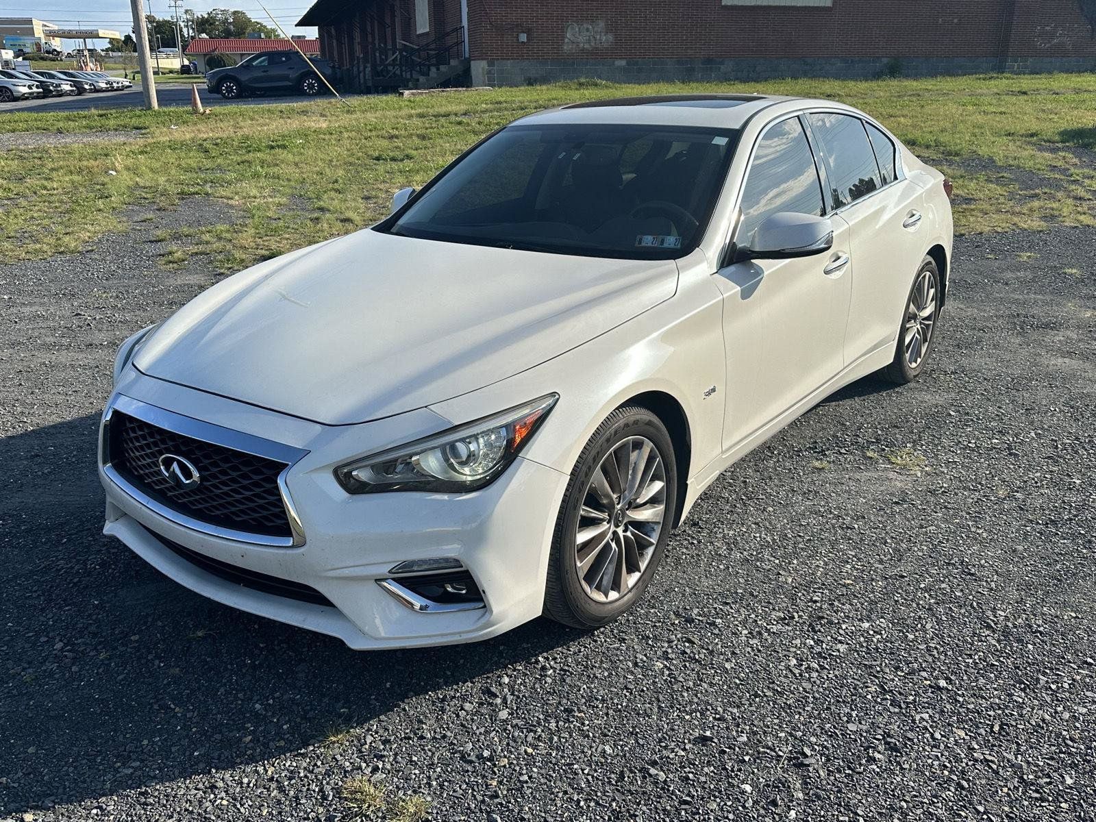 Used 2018 INFINITI Q50 Luxe w/ Essential Package (3.0T Luxe) AWD/4WD image 4