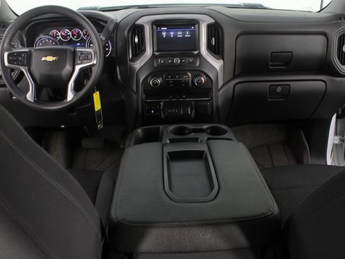 Used 2022 Chevrolet Silverado 2500 Custom w/ Custom Value Package image 9