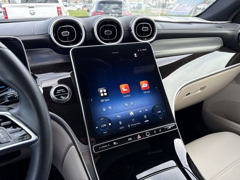 Used 2025 Mercedes-Benz GLC 300 4MATIC image 21