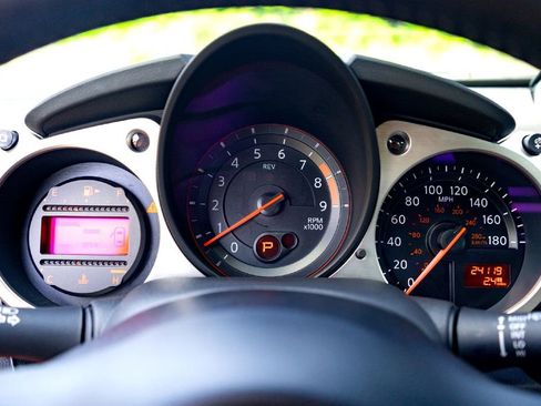 Used 2020 Nissan 370Z Touring Sport RWD image 16