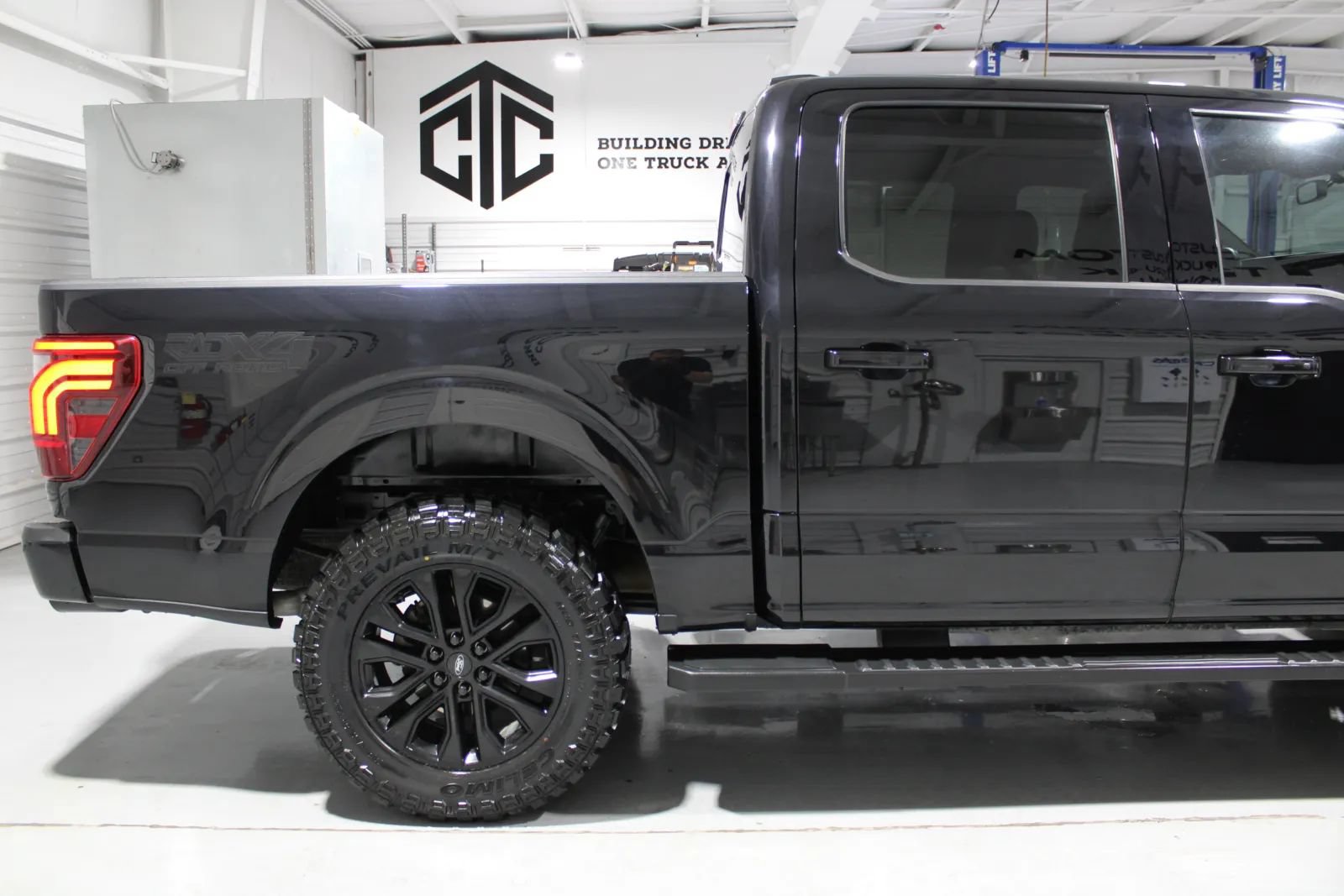 Used 2024 Ford F150 Lariat w/ Equipment Group 502A High AWD/4WD image 3