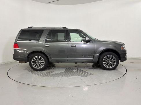 Used 2017 Lincoln Navigator Select RWD image 8