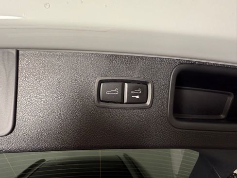 New 2025 Porsche Macan Turbo image 18