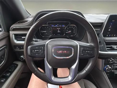 Used 2021 GMC Yukon XL SLE image 8