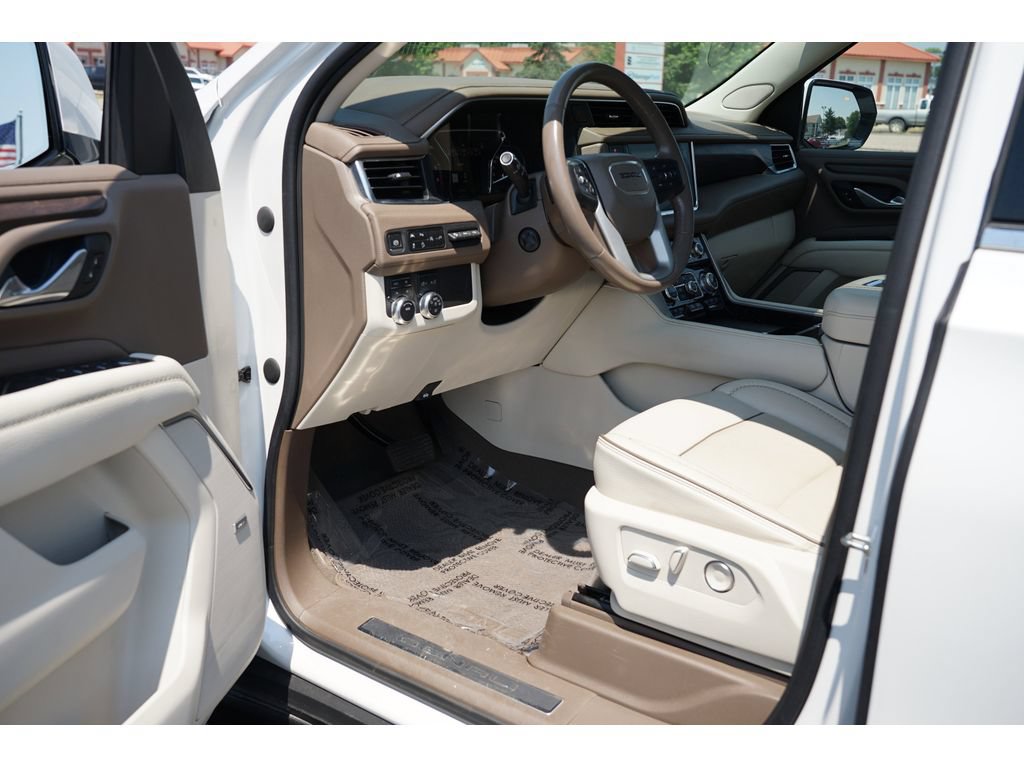 Used 2021 GMC Yukon XL Denali w/ Denali Premium Package AWD/4WD image 13