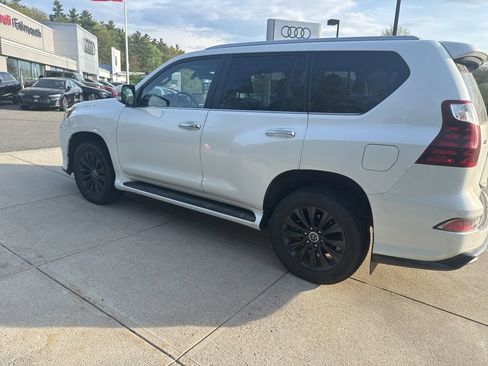 Used 2022 Lexus GX 460 Premium w/ Accessory Package AWD/4WD image 12