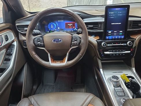 Used 2022 Ford Explorer King Ranch w/ Premium Technology Package image 19