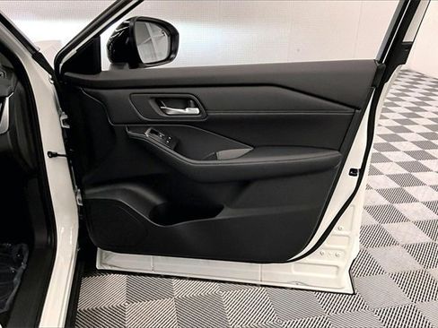 New 2025 Nissan Rogue SL w/ Tech Package image 34