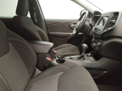 Used 2020 Jeep Cherokee Latitude w/ Cold Weather Group image 21