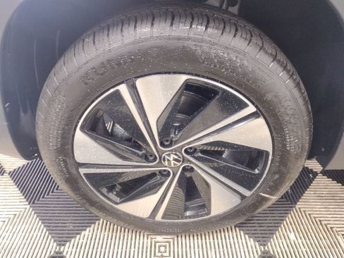 New 2025 Volkswagen Taos SE image 5