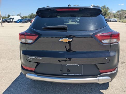 Used 2025 Chevrolet TrailBlazer LT AWD/4WD image 6