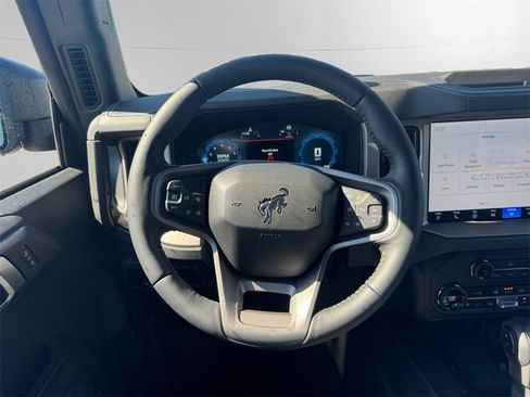 New 2025 Ford Bronco Outer Banks w/ Black Appearance Package image 10