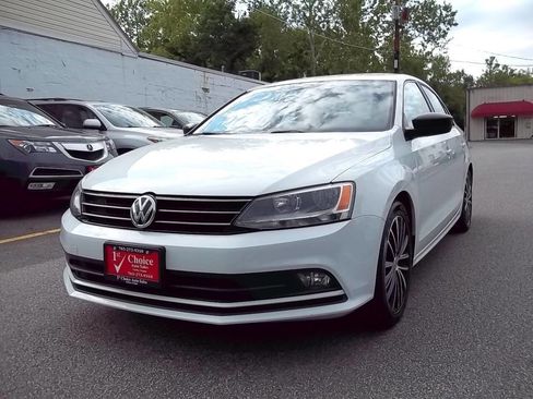 Used 2016 Volkswagen Jetta Sport FWD image 1
