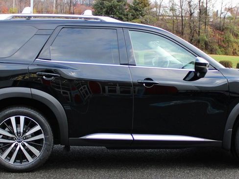 Certified 2023 Nissan Pathfinder Platinum image 5