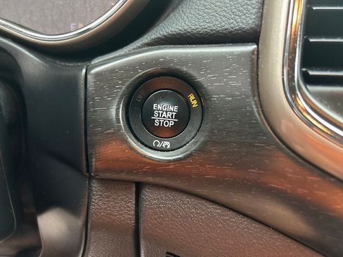 Used 2017 Jeep Grand Cherokee Laredo w/ Quick Order Package 23E AWD/4WD image 16