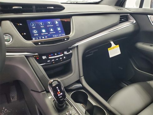 New 2026 Cadillac XT5 Luxury w/ LPO, Floor Liner Package image 17