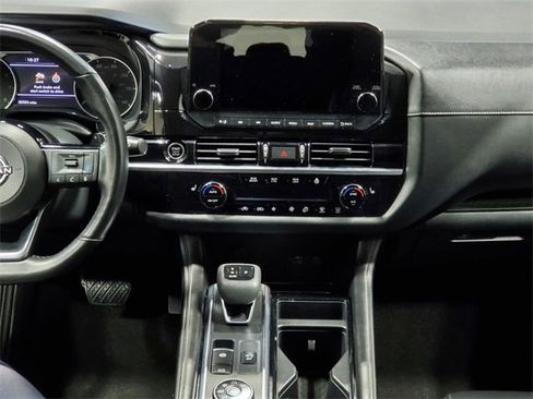 Used 2023 Nissan Pathfinder SL w/ Black Appearance Package image 18