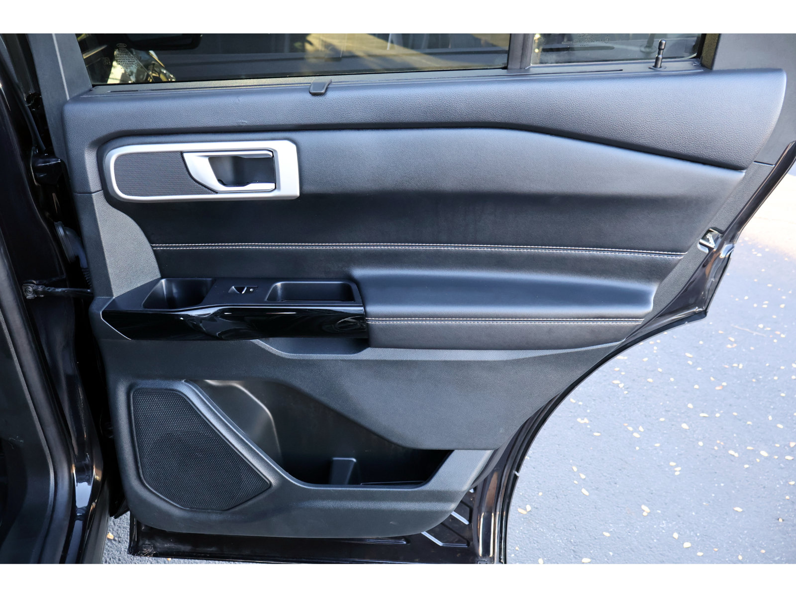 Used 2022 Ford Explorer ST RWD image 18