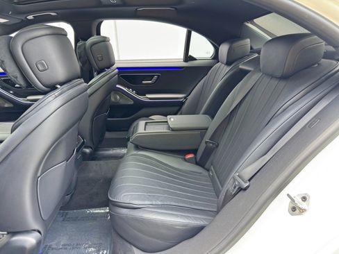 Used 2022 Mercedes-Benz S 500 4MATIC w/ AMG Line Package image 44
