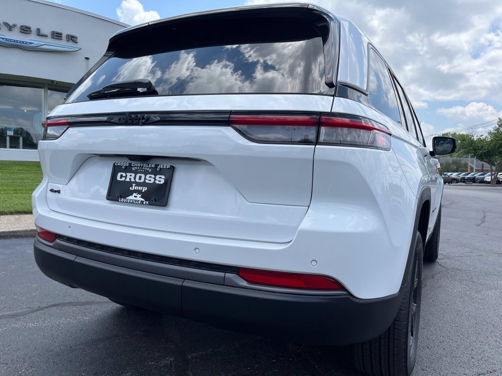 New 2026 Jeep Grand Cherokee Altitude AWD/4WD image 38