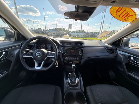 Used 2019 Nissan Rogue S w/ Special Edition Package FWD image 8