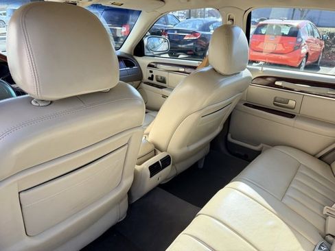 Used 2003 Lincoln Town Car Signature image 27