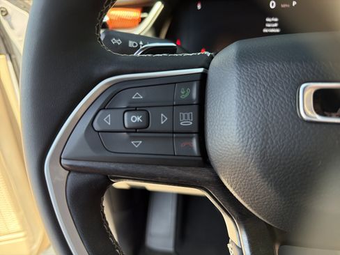 Used 2023 Jeep Grand Cherokee L Limited RWD image 32