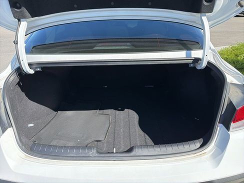 Certified 2024 Hyundai Elantra SE image 8