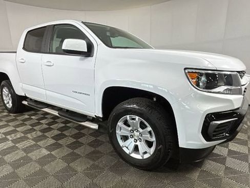 Used 2022 Chevrolet Colorado LT RWD image 2