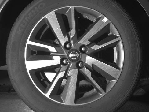 Used 2025 Nissan Versa SV image 15