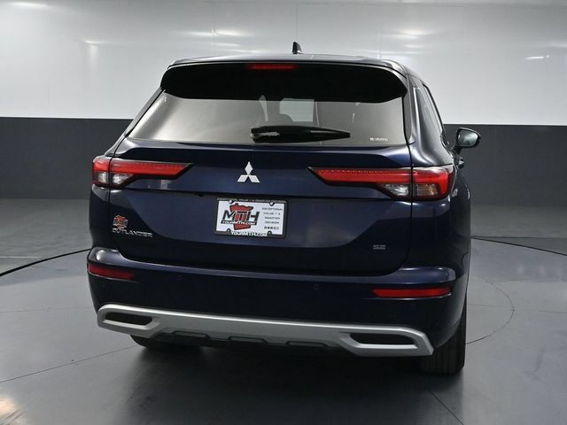 Used 2024 Mitsubishi Outlander SE AWD/4WD image 4